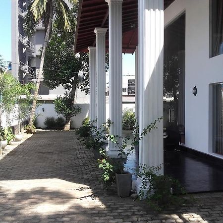 The Kingston Hotel Кирибатгода Екстериор снимка
