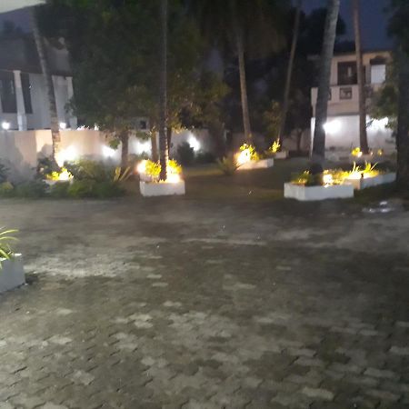 The Kingston Hotel Кирибатгода Екстериор снимка