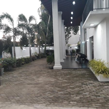 The Kingston Hotel Кирибатгода Екстериор снимка