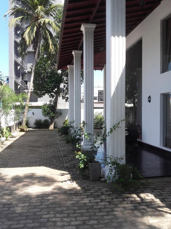 The Kingston Hotel Кирибатгода Екстериор снимка