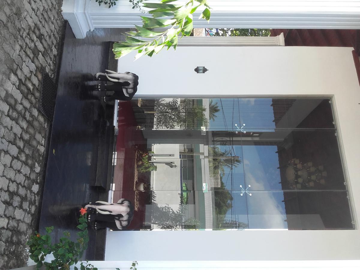 The Kingston Hotel Кирибатгода Екстериор снимка