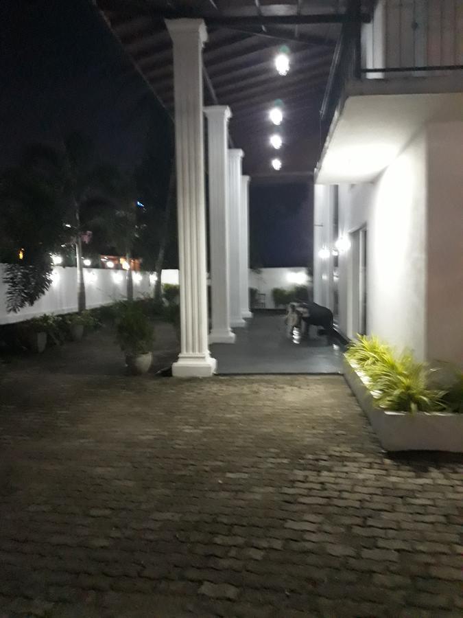 The Kingston Hotel Кирибатгода Екстериор снимка