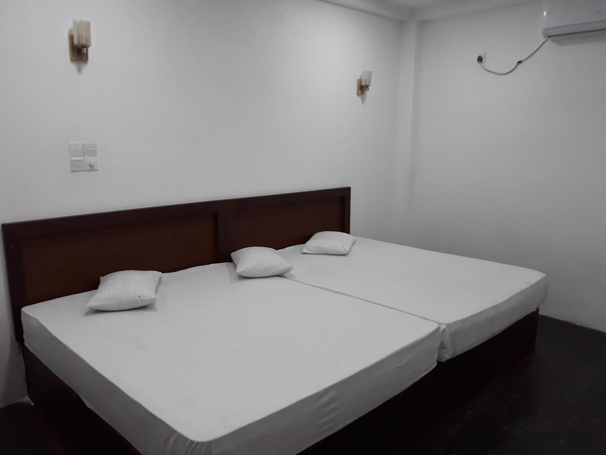 The Kingston Hotel Кирибатгода Екстериор снимка