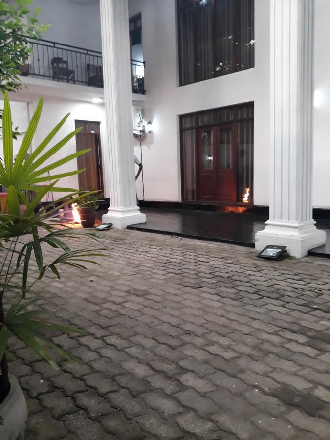 The Kingston Hotel Кирибатгода Екстериор снимка
